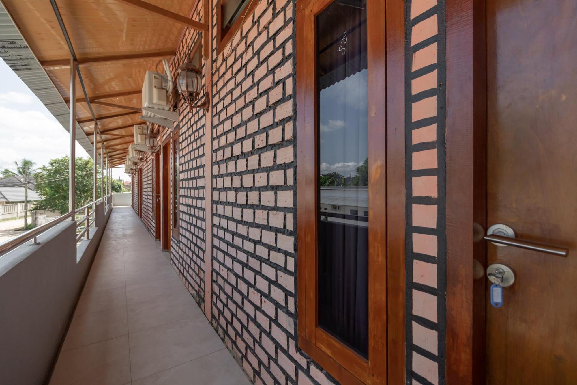Reddoorz Syariah Near Jakabaring Sport City Palembang Exterior foto